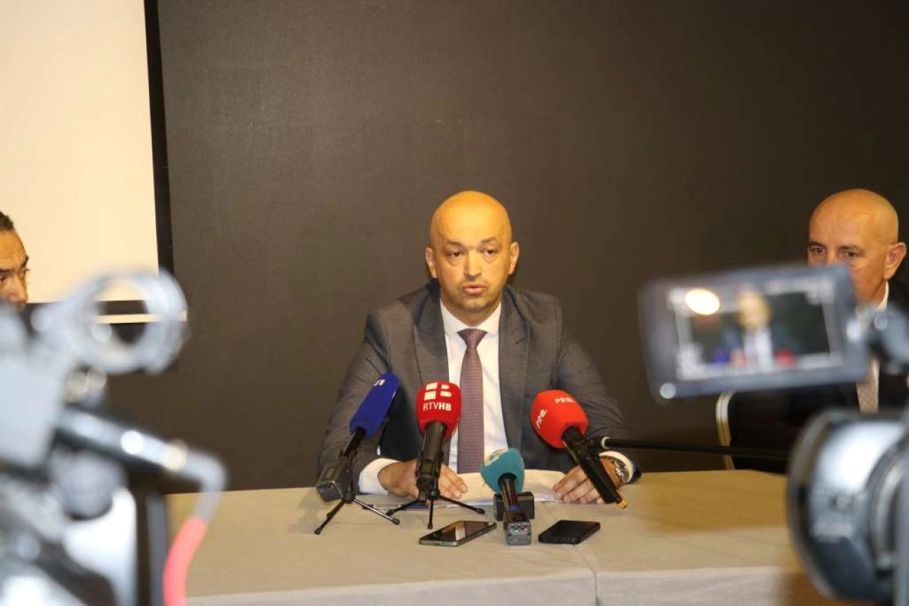 HSP BiH: Pozdav 'Za dom spremni' je antifašistički pozdrav
